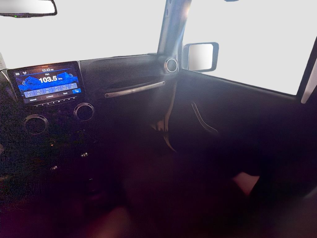 Used 2018 Jeep Wrangler Unlimited Sahara image 22