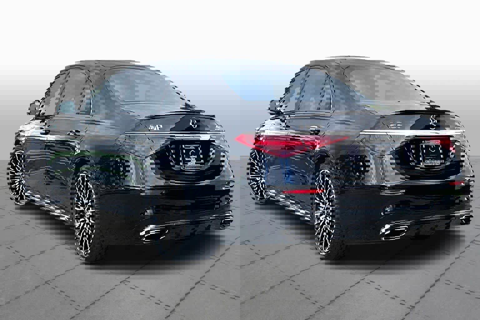 Used 2023 Mercedes-Benz S 500 S 500 w/ AMG Line image 13