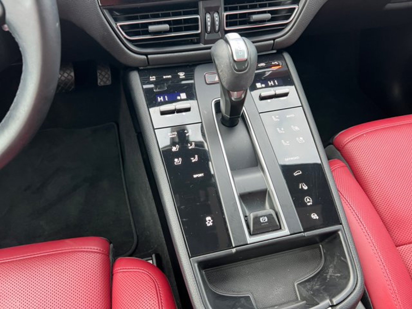 Used 2022 Porsche Macan AWD/4WD image 14