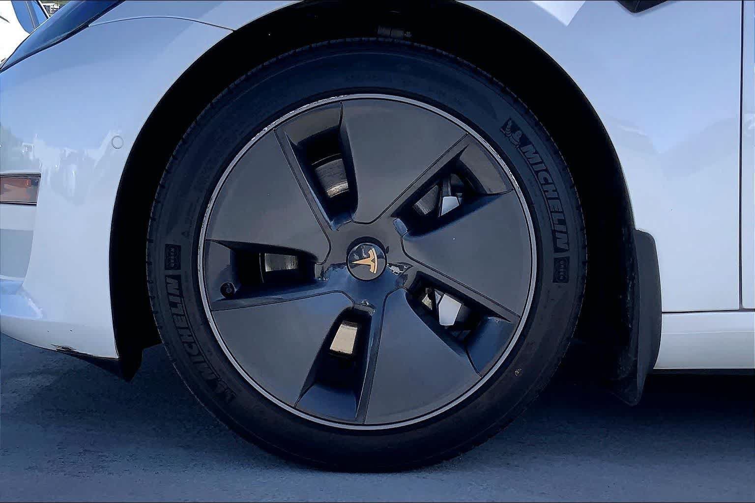 Used 2021 Tesla Model 3 Standard Range Plus RWD image 8