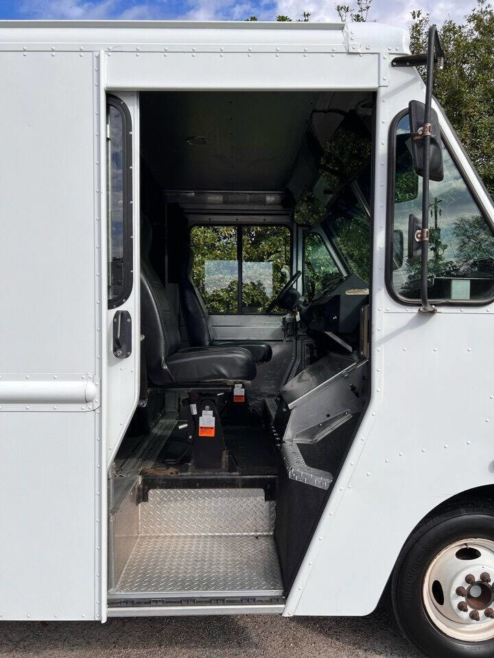 Used 2014 Ford E-350 and Econoline 350 Super Duty w/ A/C Prep Package image 13