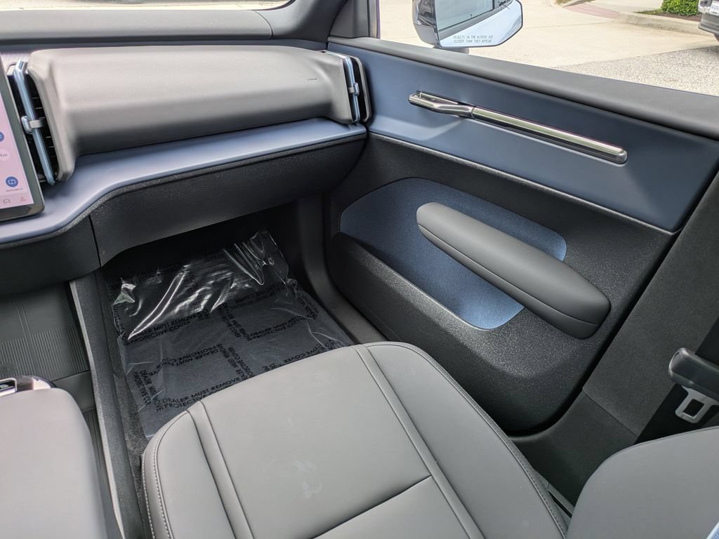 New 2026 Volvo EX30 Plus w/ Climate Package RWD image 16
