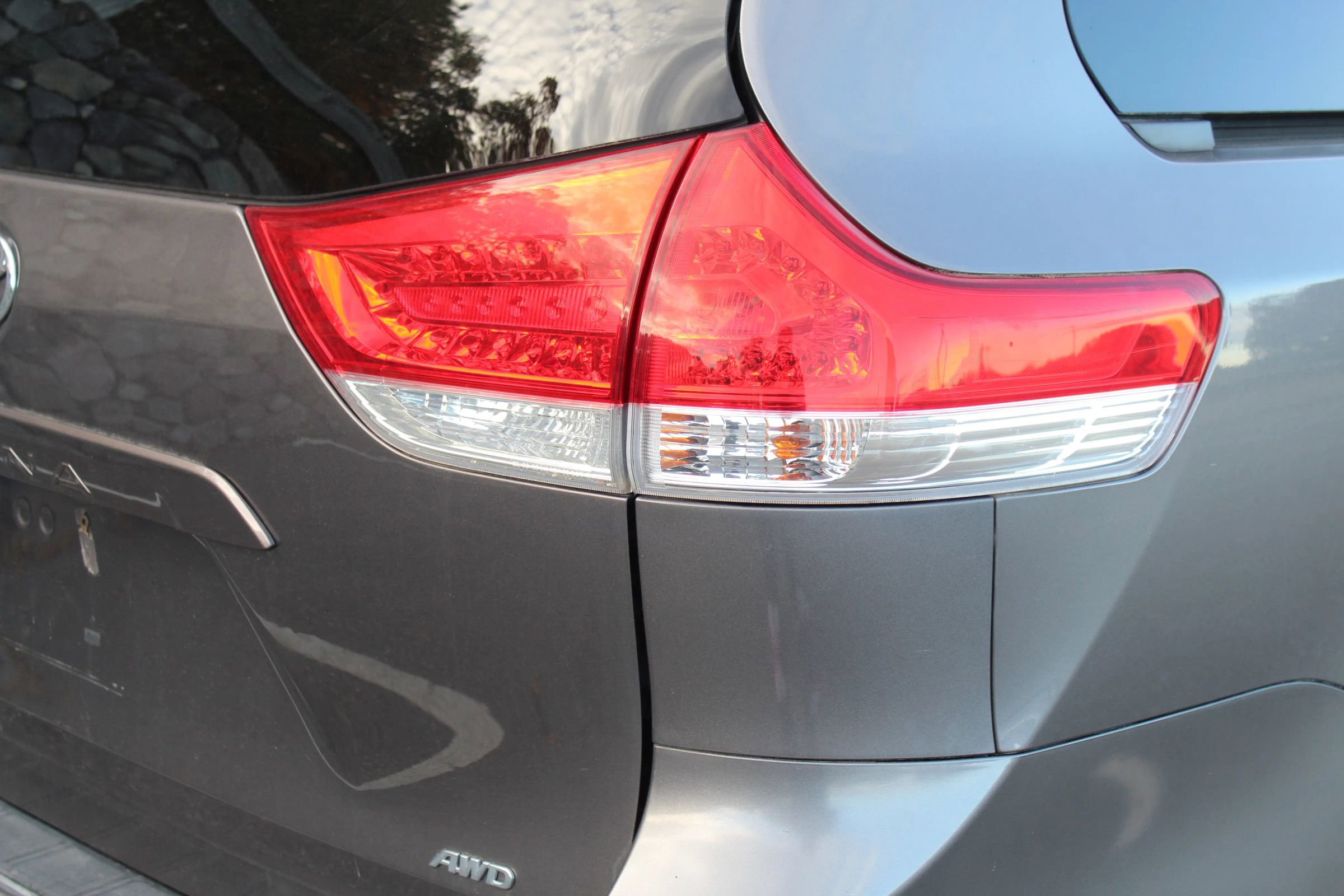 Used 2011 Toyota Sienna LE image 38