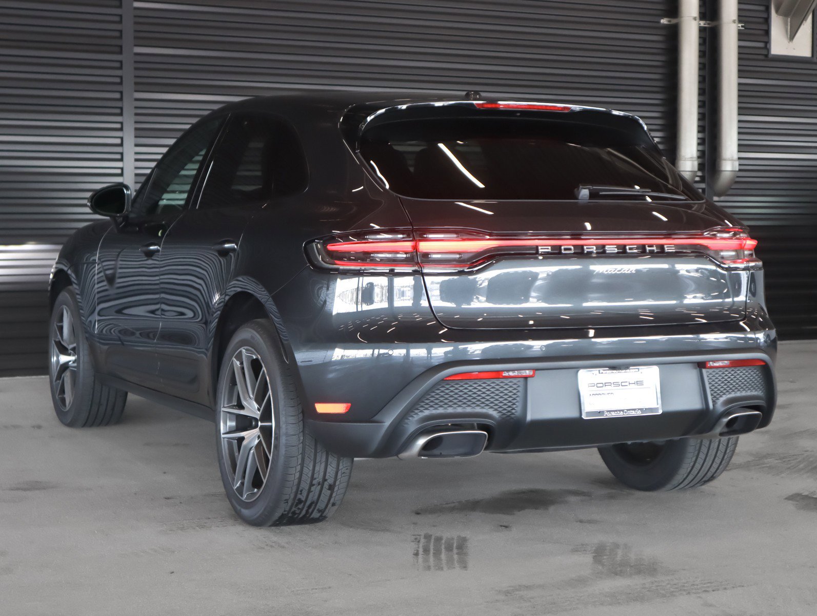 Certified 2025 Porsche Macan image 3