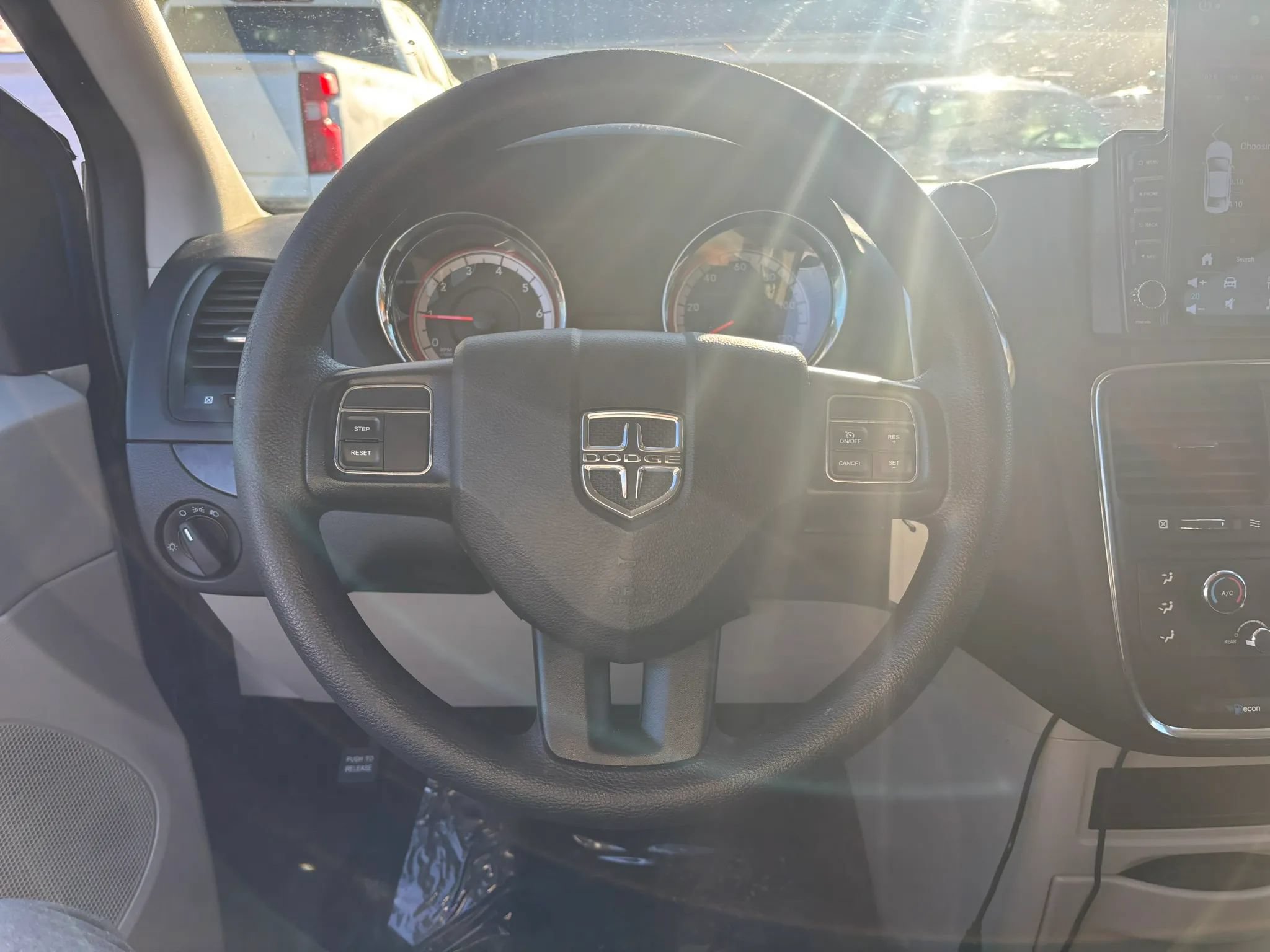 Used 2019 Dodge Grand Caravan SE FWD image 22