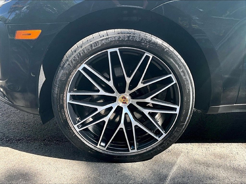 Certified 2023 Porsche Macan AWD/4WD image 14