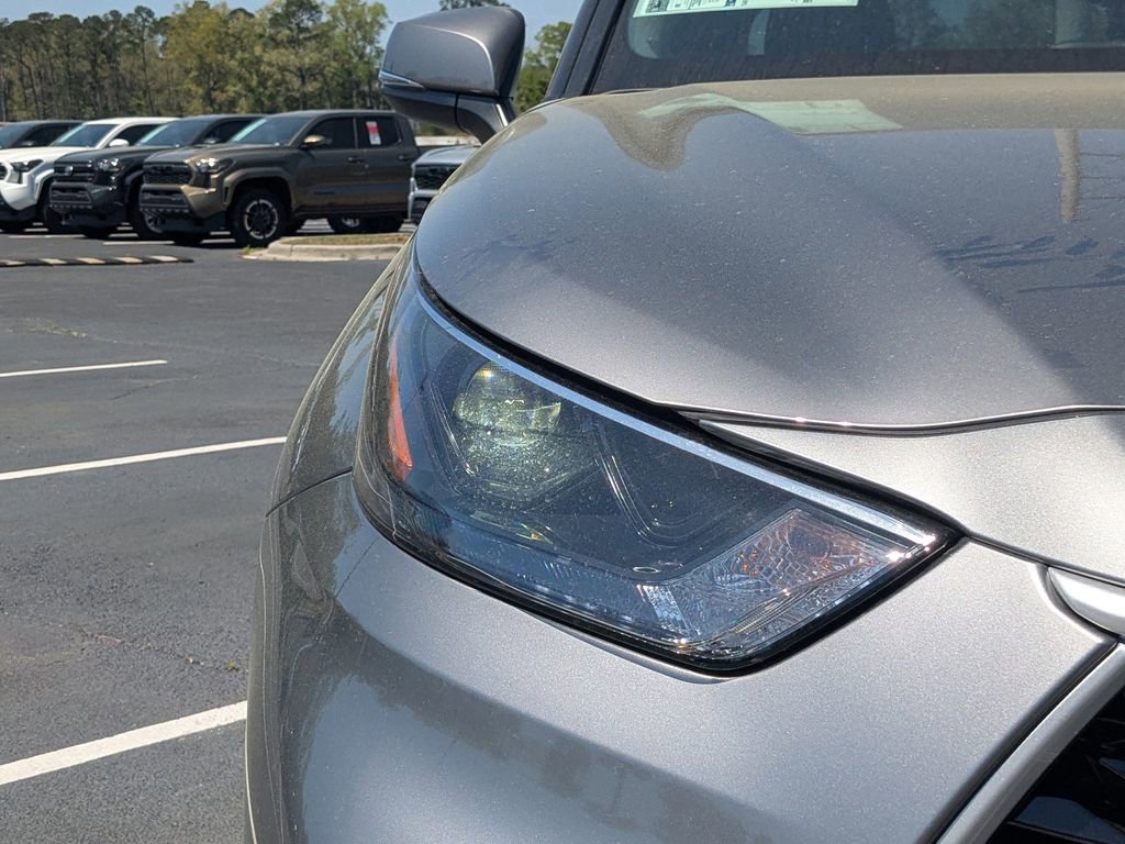 New 2026 Toyota Highlander XLE image 10