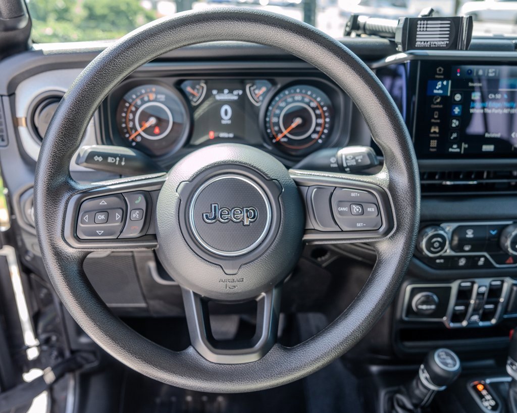 Used 2025 Jeep Gladiator Sport image 6