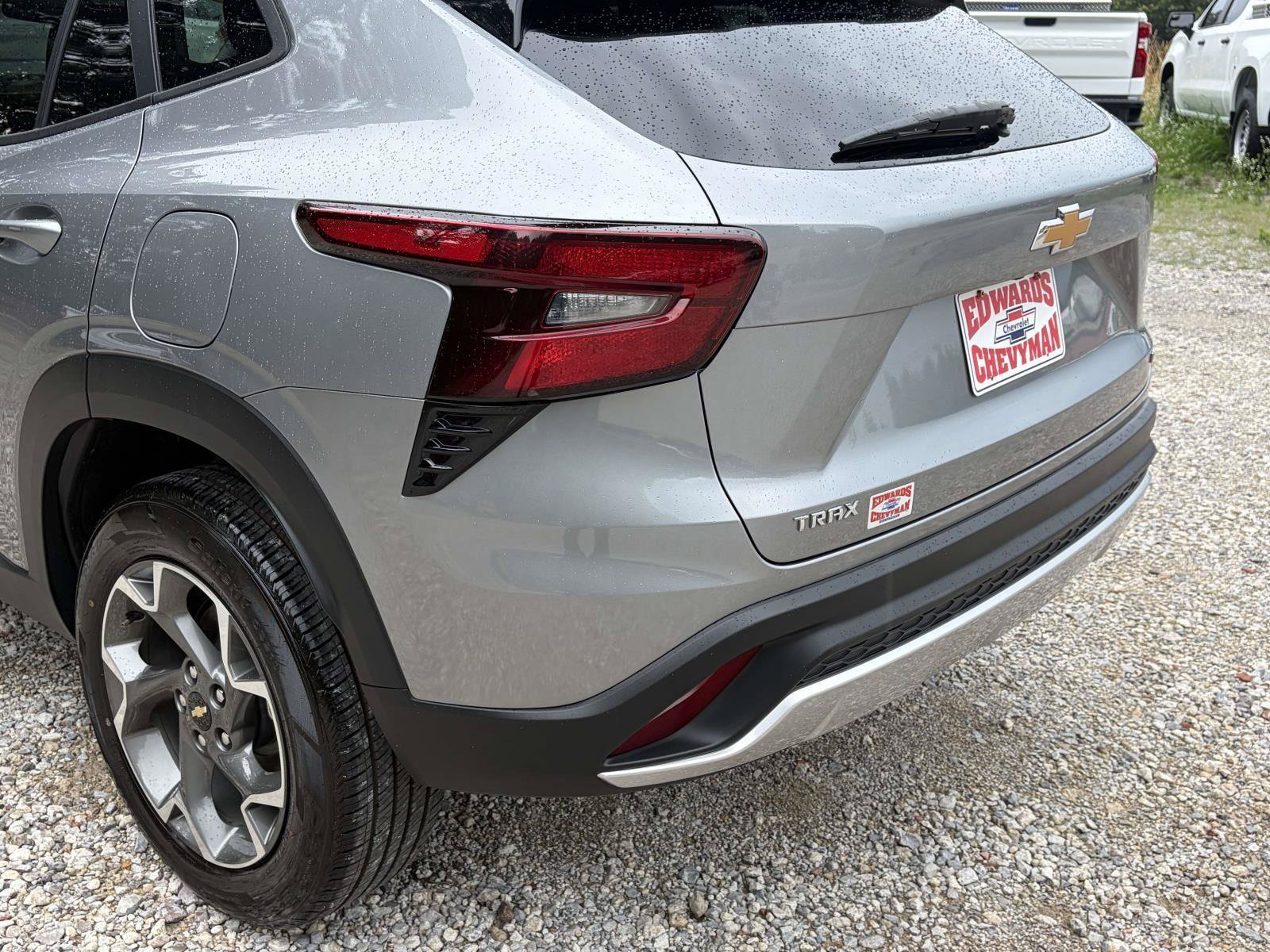 Used 2025 Chevrolet Trax LT w/ LT Convenience Package FWD image 31