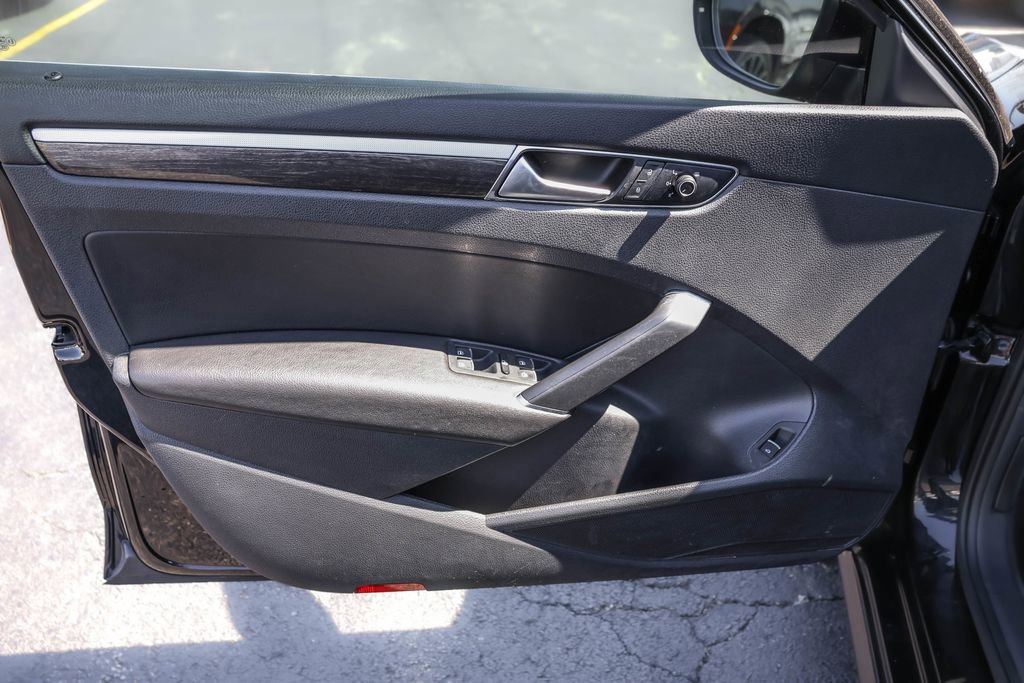 Used 2016 Volkswagen Passat 1.8T SE image 23