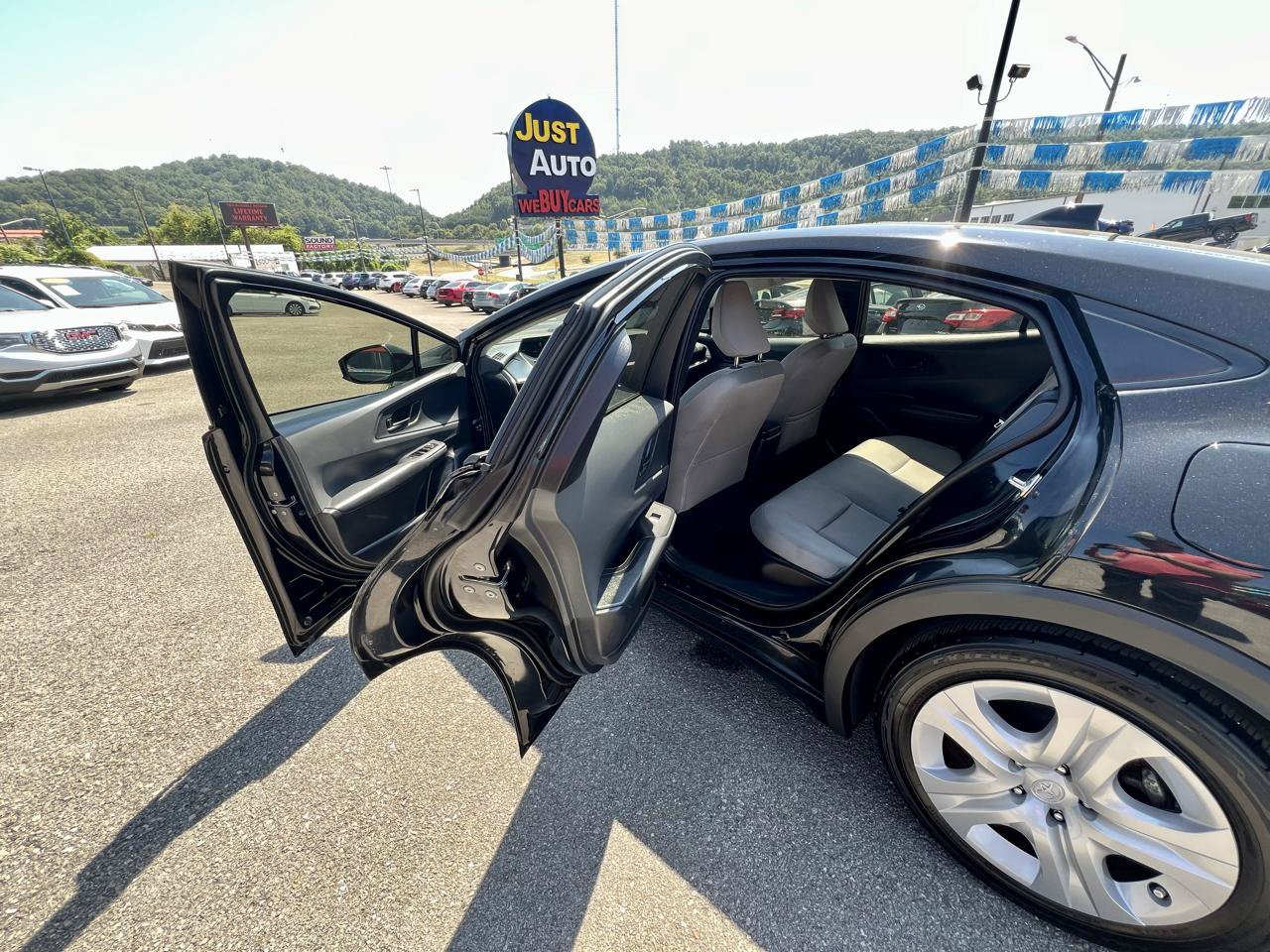 Used 2024 Toyota Prius LE FWD image 16