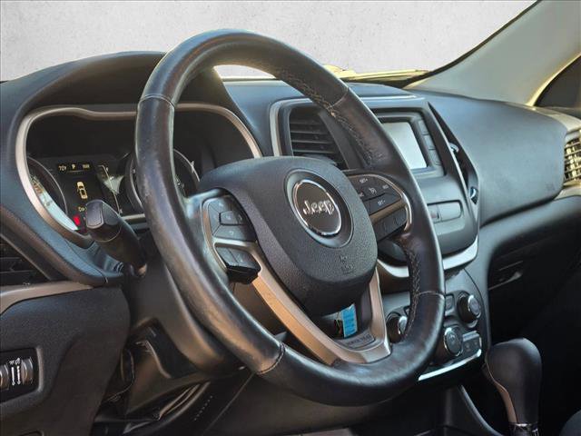 Used 2016 Jeep Cherokee Latitude w/ Cold Weather Group image 10