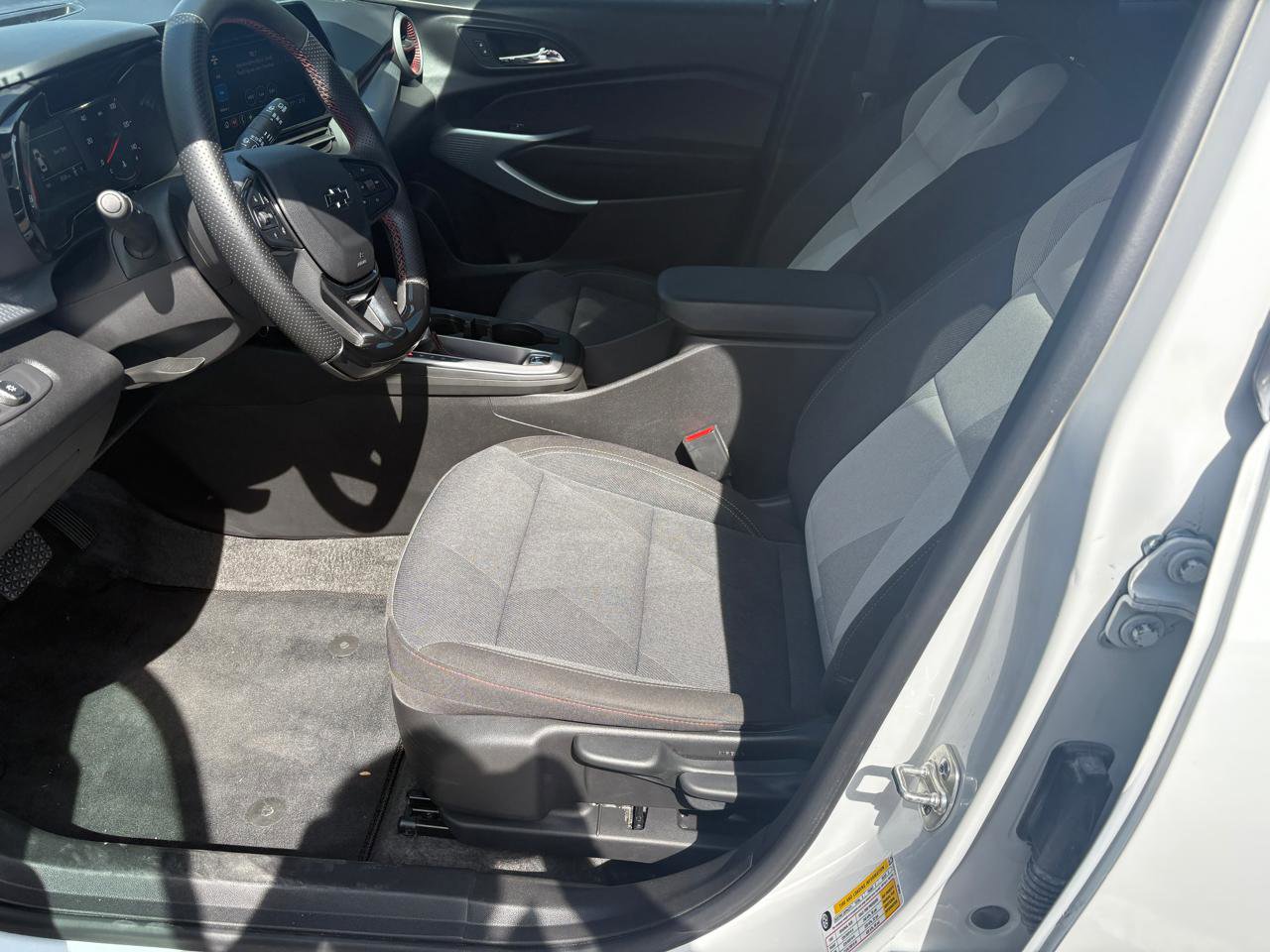Used 2025 Chevrolet Trax RS w/ Driver Confidence Package image 4