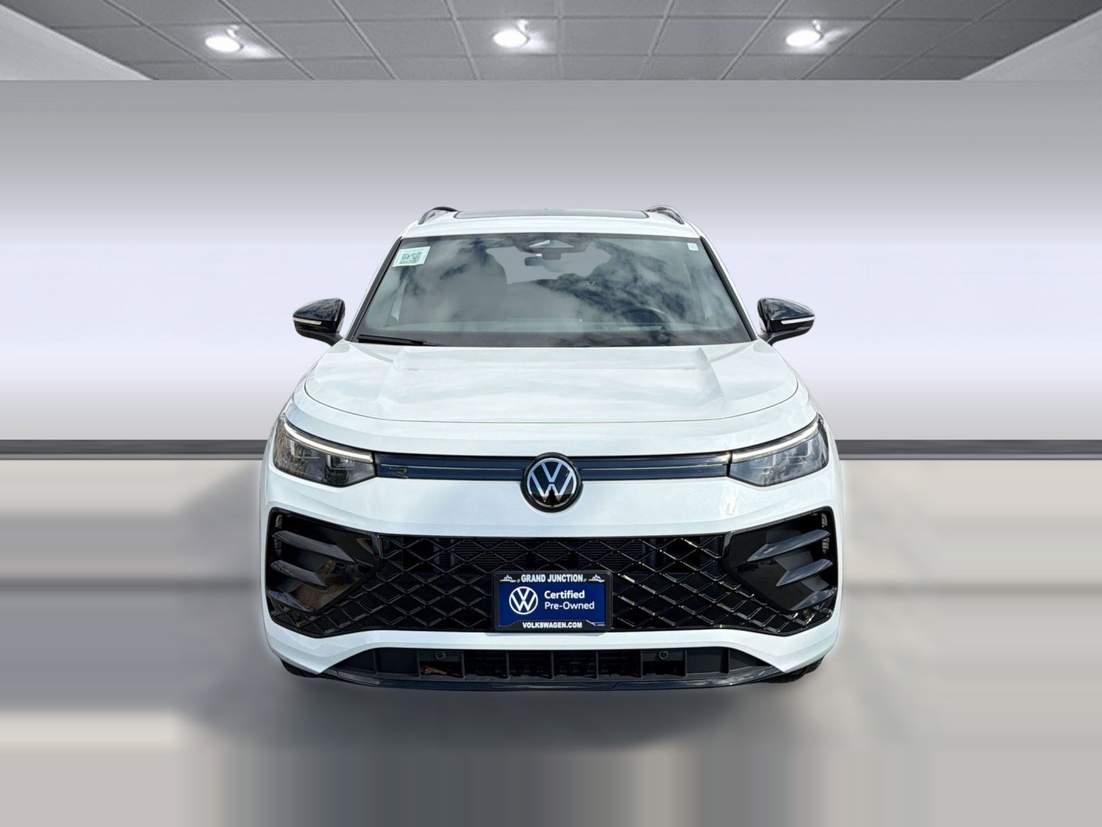 Used 2025 Volkswagen Tiguan SE R-Line image 6