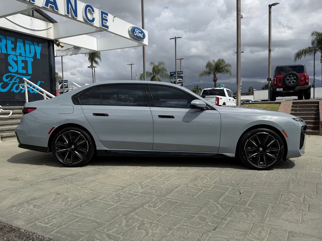 Used 2023 BMW 740i w/ Parking Assistance Package RWD image 6