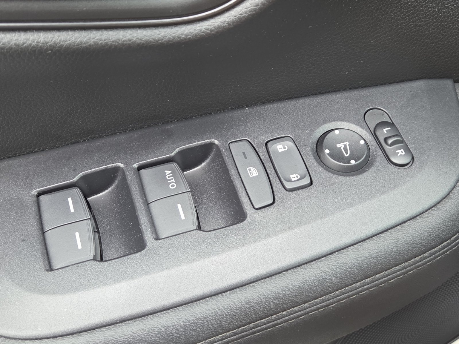 Used 2024 Honda HR-V LX image 25