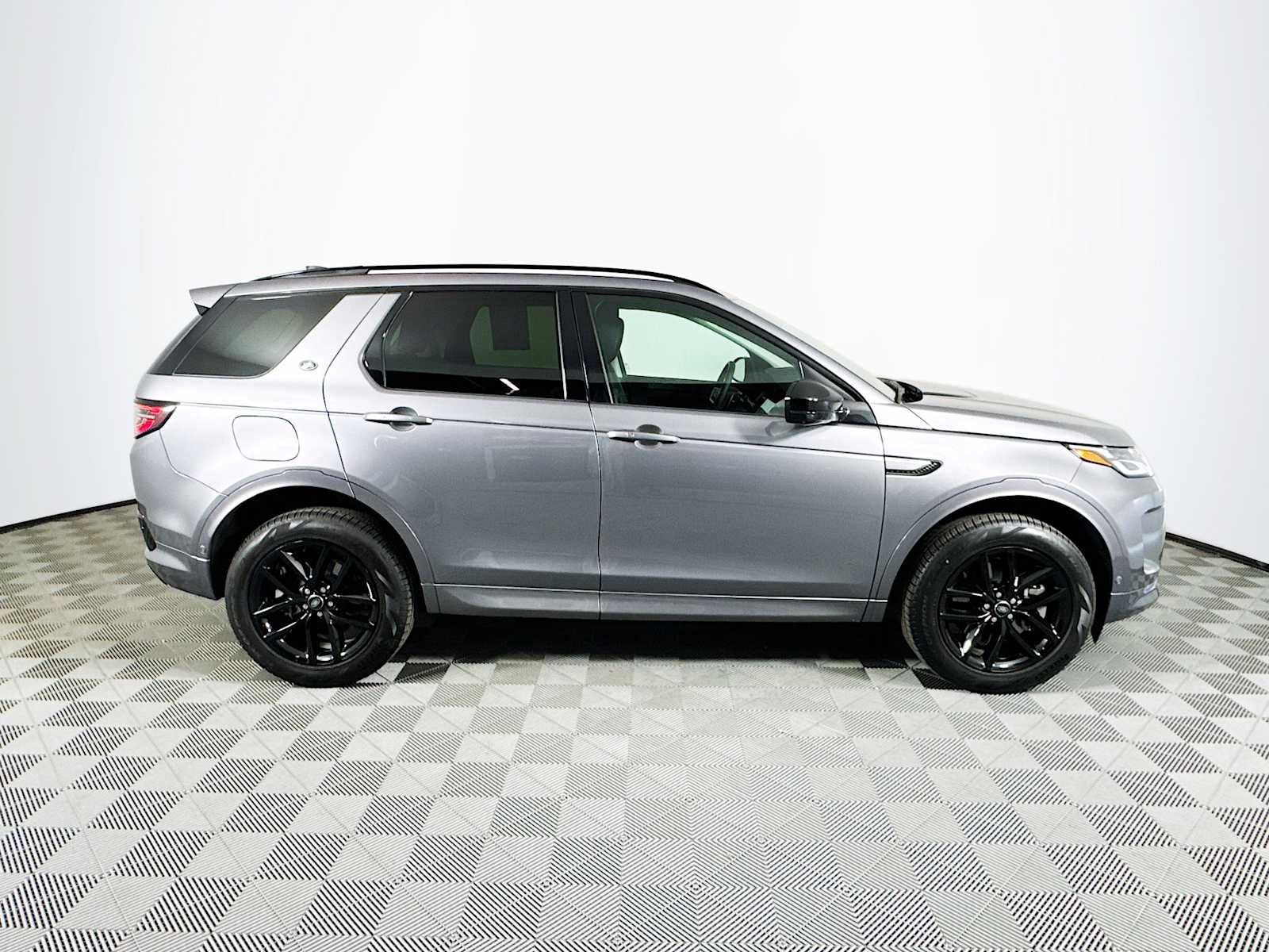 Used 2024 Land Rover Discovery Sport S image 4