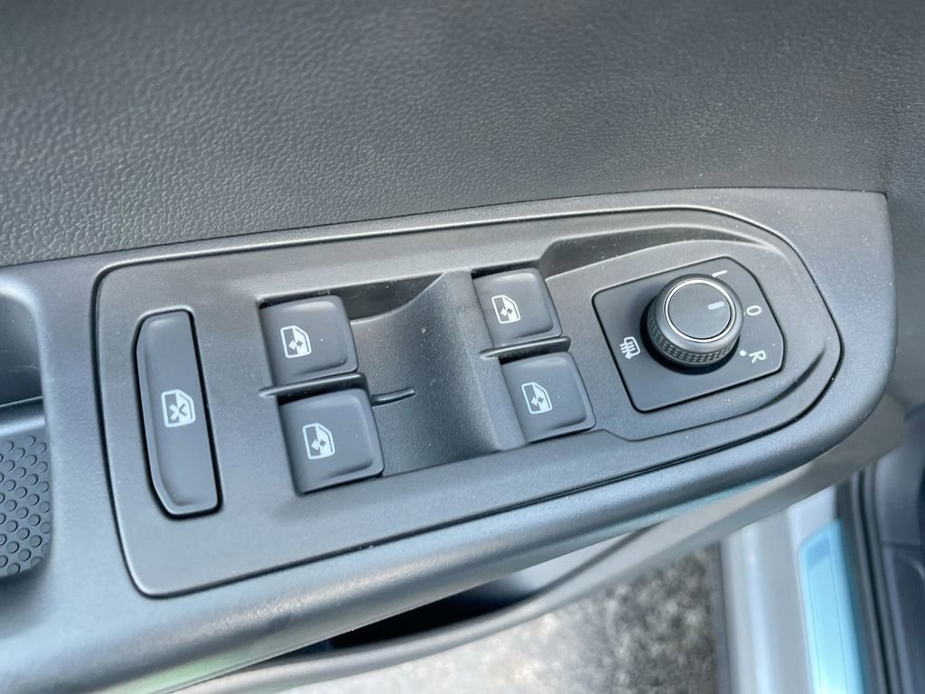 New 2025 Volkswagen Taos SE image 38