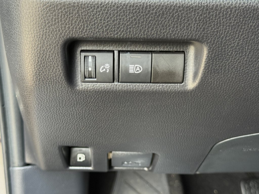 Used 2025 Toyota RAV4 XLE AWD/4WD image 20