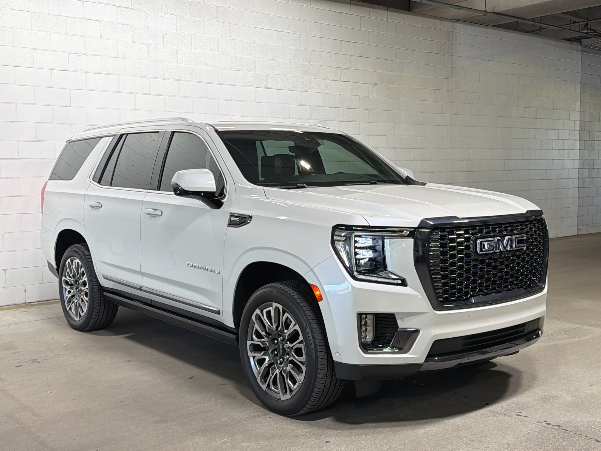 Used 2023 GMC Yukon Denali Ultimate AWD/4WD image 6