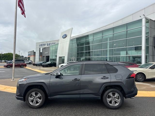 Used 2024 Toyota RAV4 XLE AWD/4WD image 2
