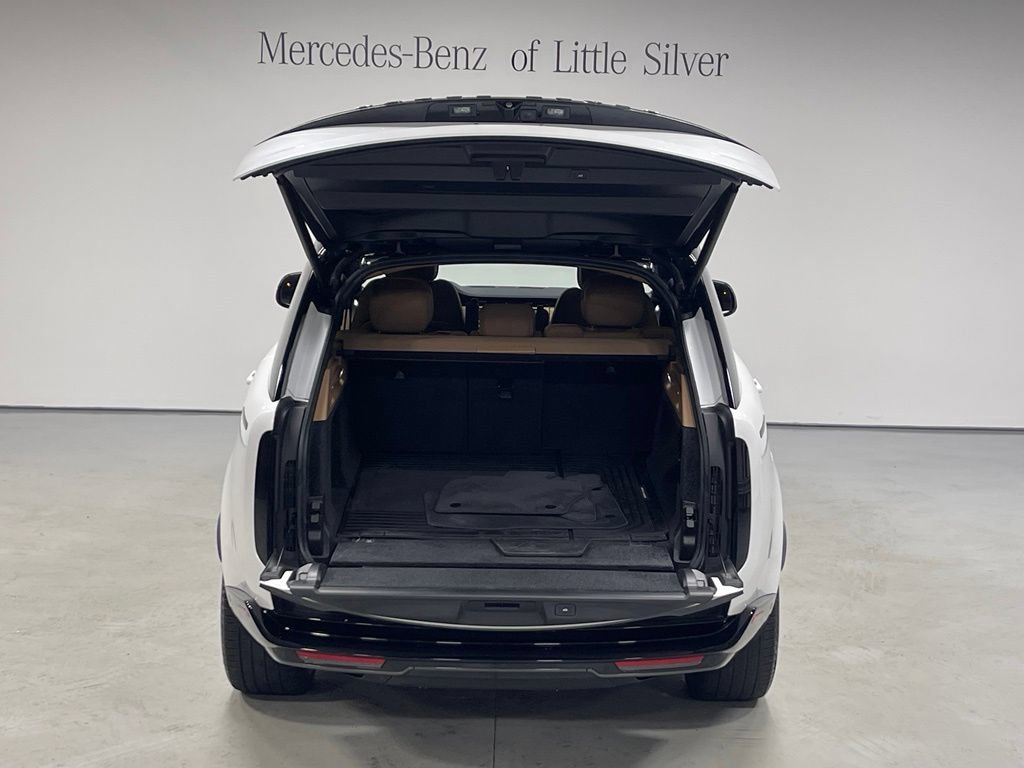 Used 2025 Land Rover Range Rover SE AWD/4WD image 5