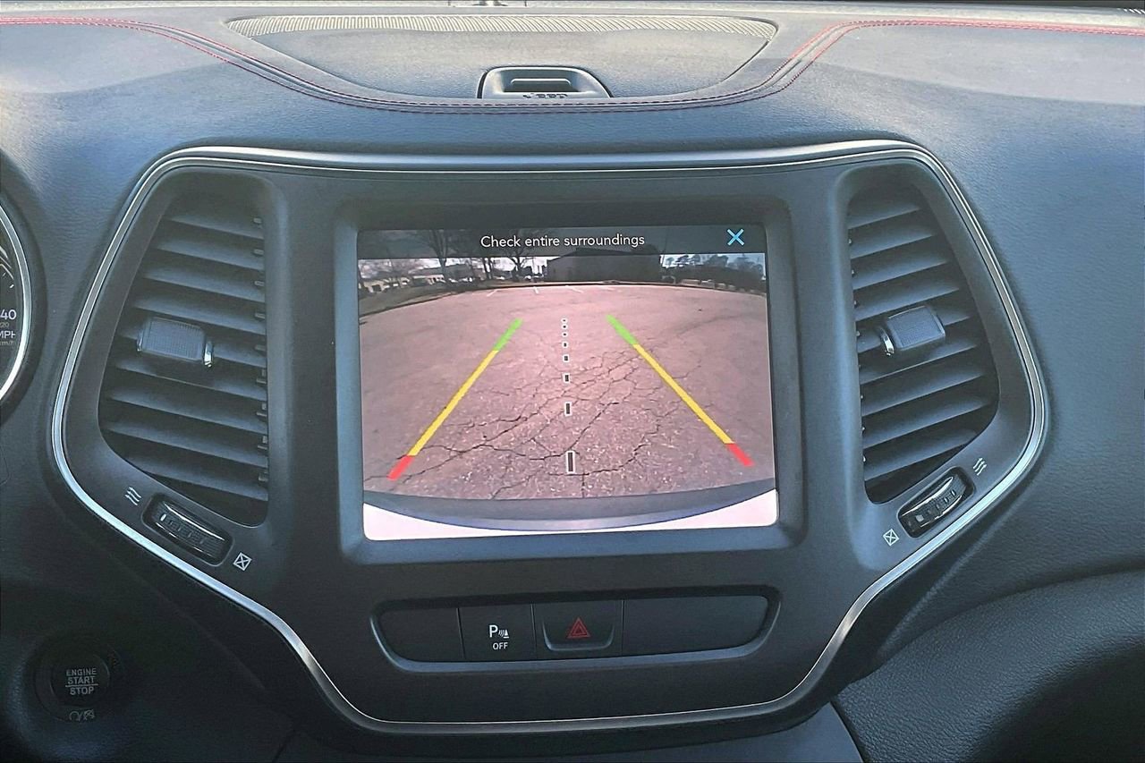 Used 2019 Jeep Cherokee Trailhawk w/ Comfort/Convenience Group image 14