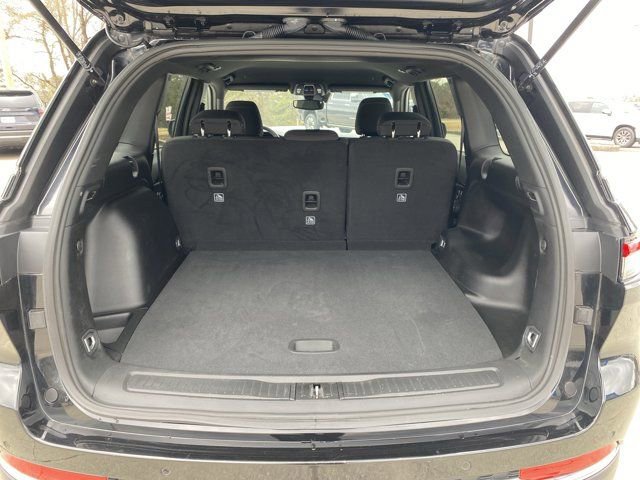 Used 2024 Jeep Grand Cherokee Laredo image 30