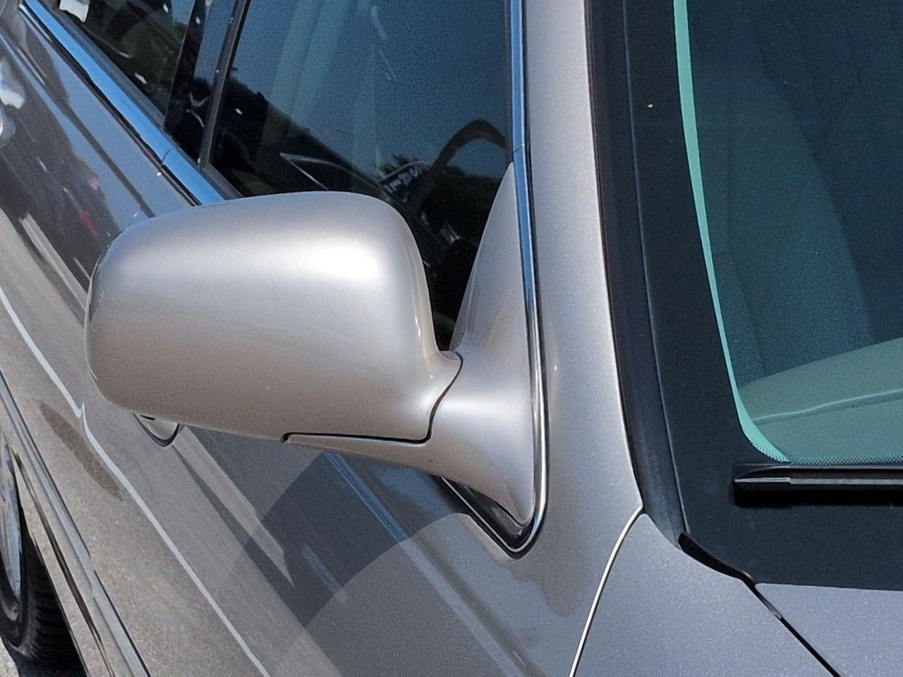 Used 2003 Lincoln Town Car Executive RWD image 13