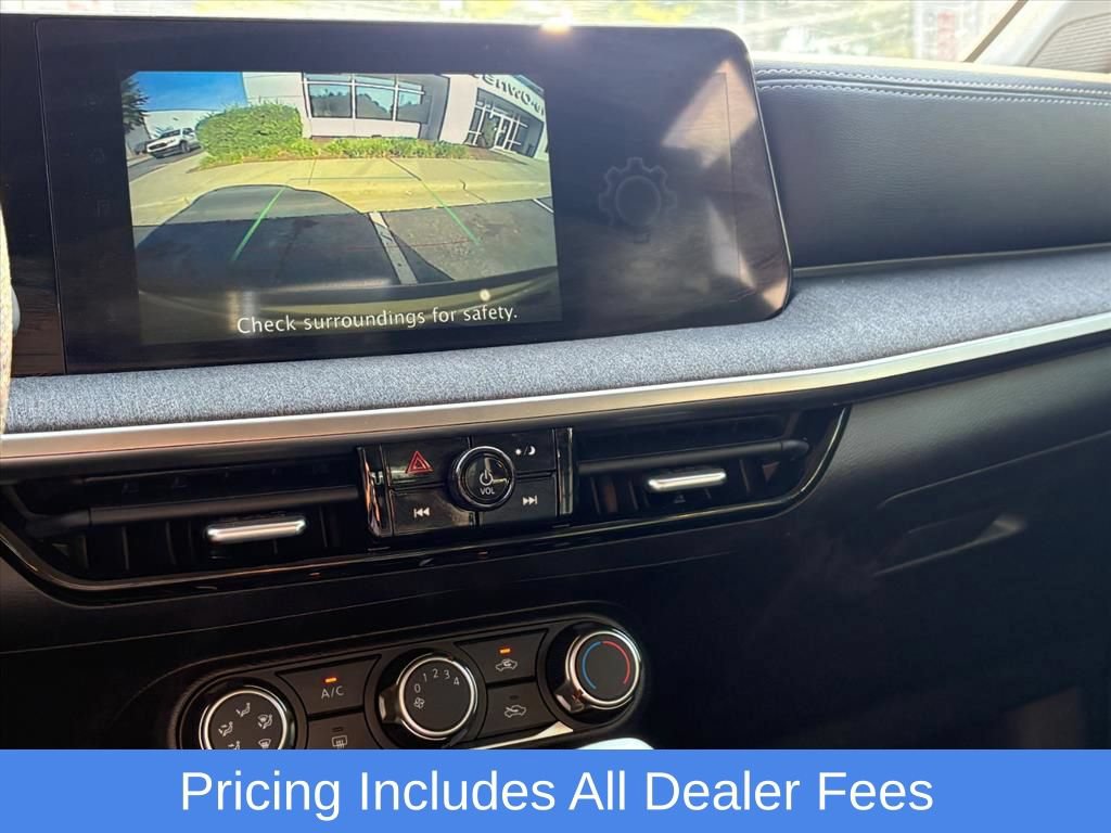 Certified 2025 Nissan Kicks SV AWD/4WD image 11