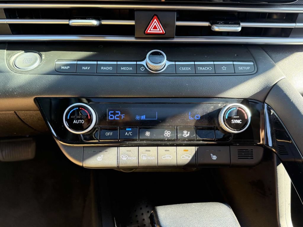 Certified 2023 Hyundai Elantra Limited FWD image 21