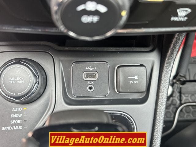 Used 2020 Jeep Cherokee Latitude Plus AWD/4WD image 21