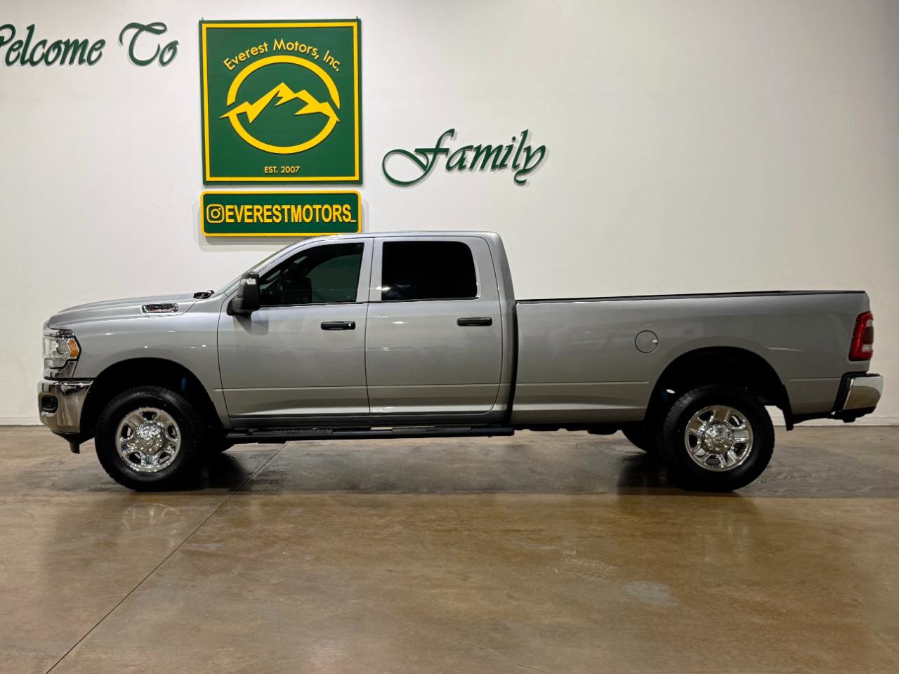 Used 2023 RAM 2500 Tradesman w/ Safety Group AWD/4WD image 5
