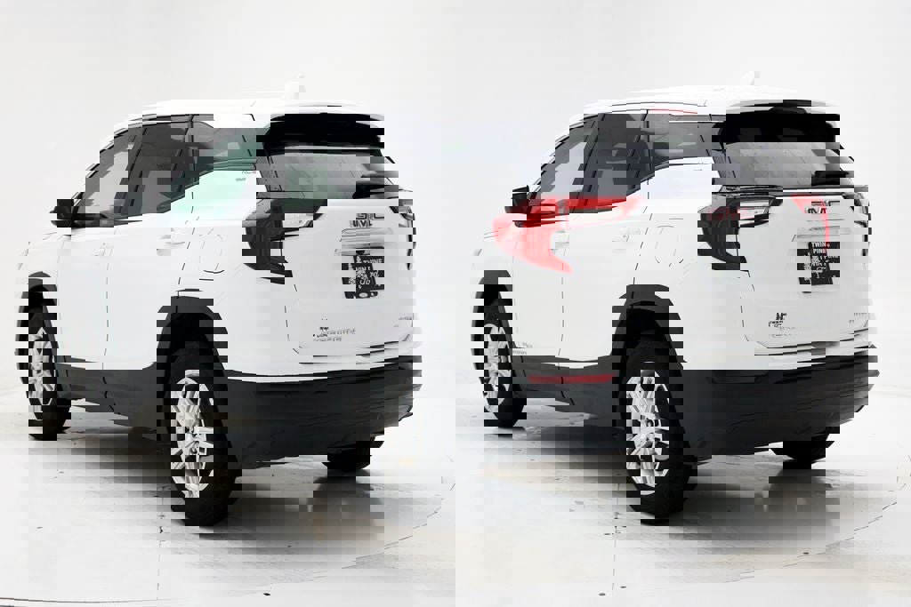 Used 2024 GMC Terrain SLE image 8