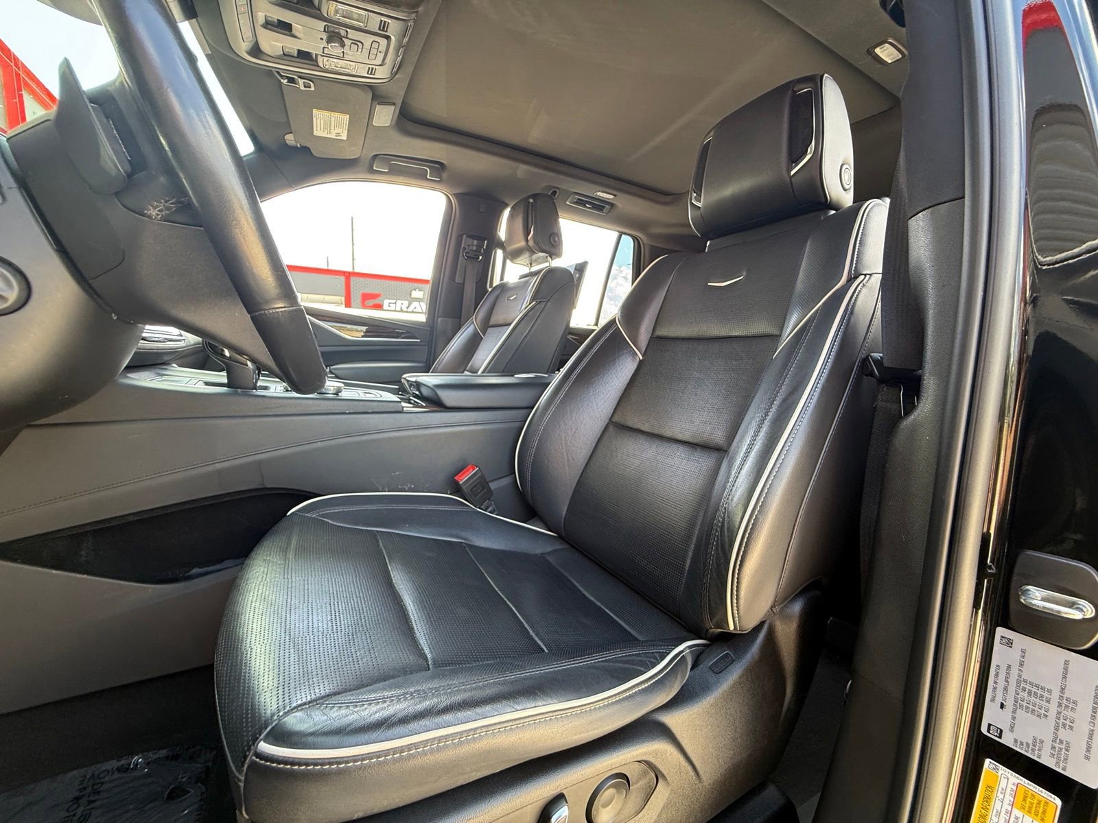 Used 2023 Cadillac Escalade Premium Luxury image 15