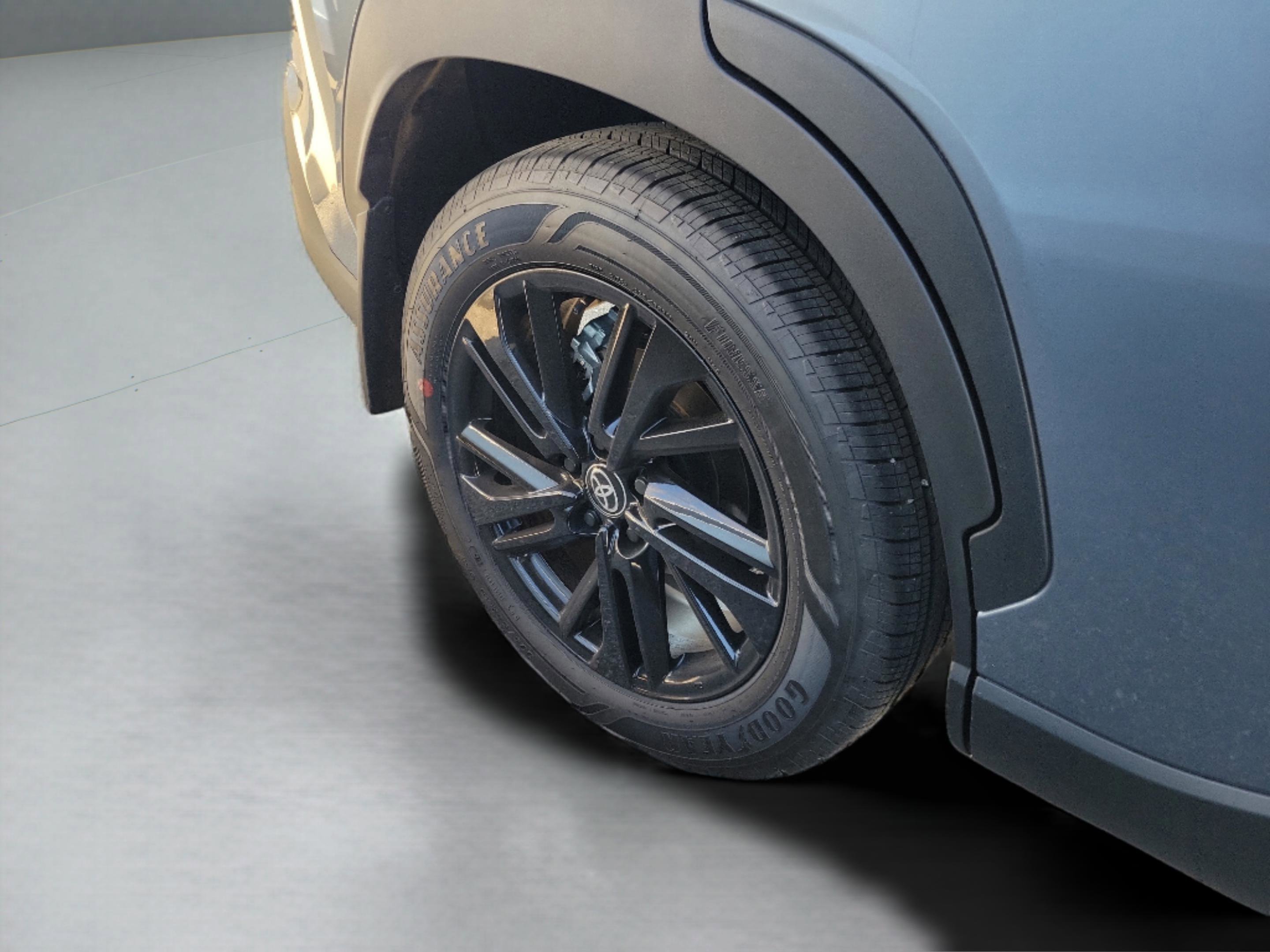 Used 2026 Toyota Corolla Cross XSE image 28