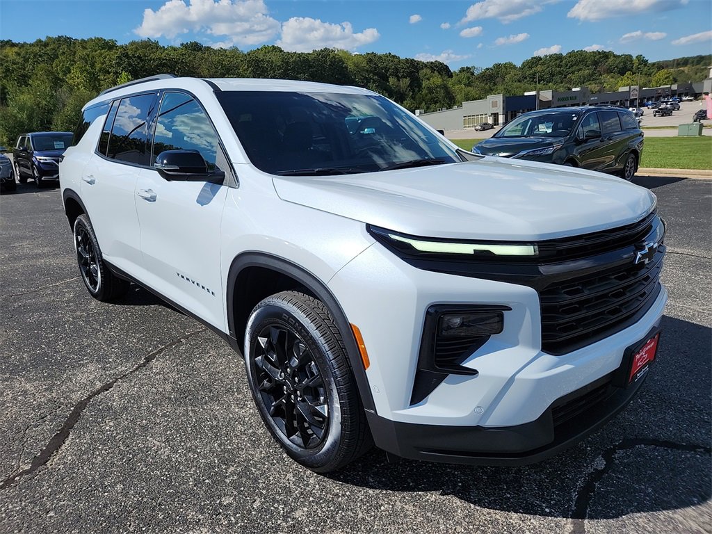 New 2026 Chevrolet Traverse LT w/ Enhanced Driving Package image 2
