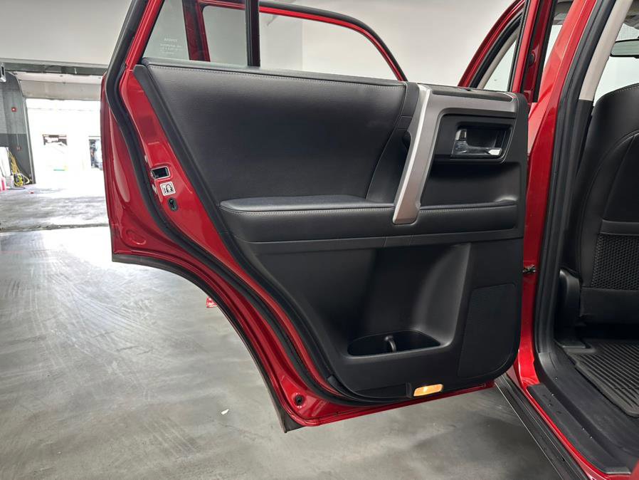 Used 2021 Toyota 4Runner SR5 Premium image 30
