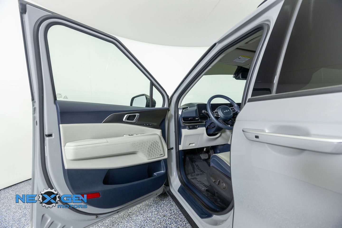 Used 2025 Kia Carnival SX Prestige FWD image 9