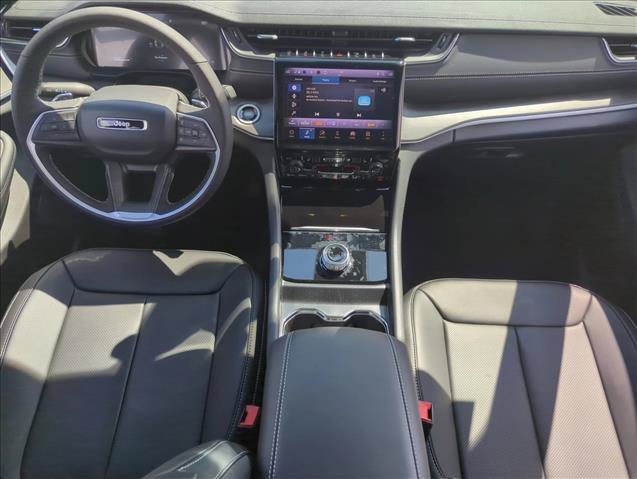 New 2025 Jeep Grand Cherokee Limited w/ Luxury Tech Group II RWD image 16