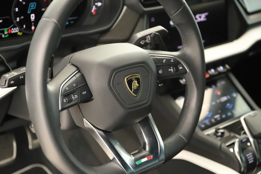 Used 2025 Lamborghini Urus SE AWD/4WD image 16