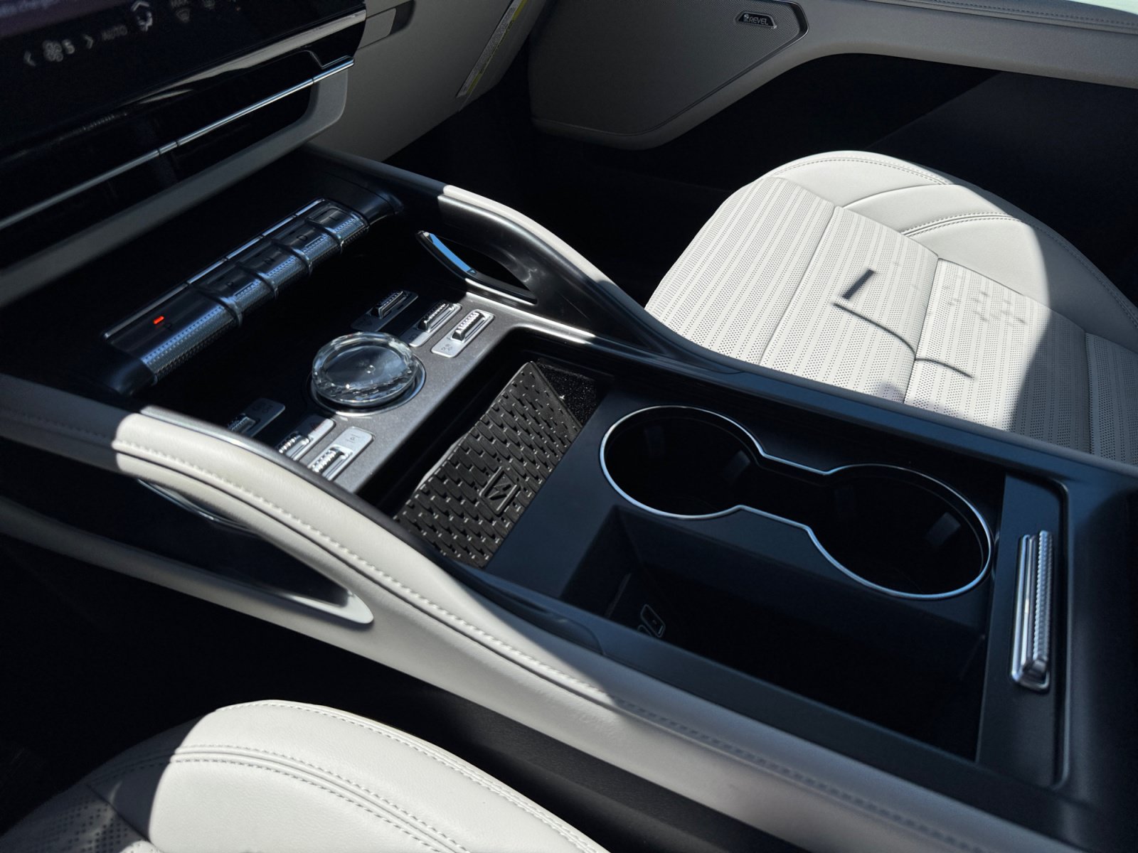 New 2026 Lincoln Nautilus Reserve AWD/4WD image 15