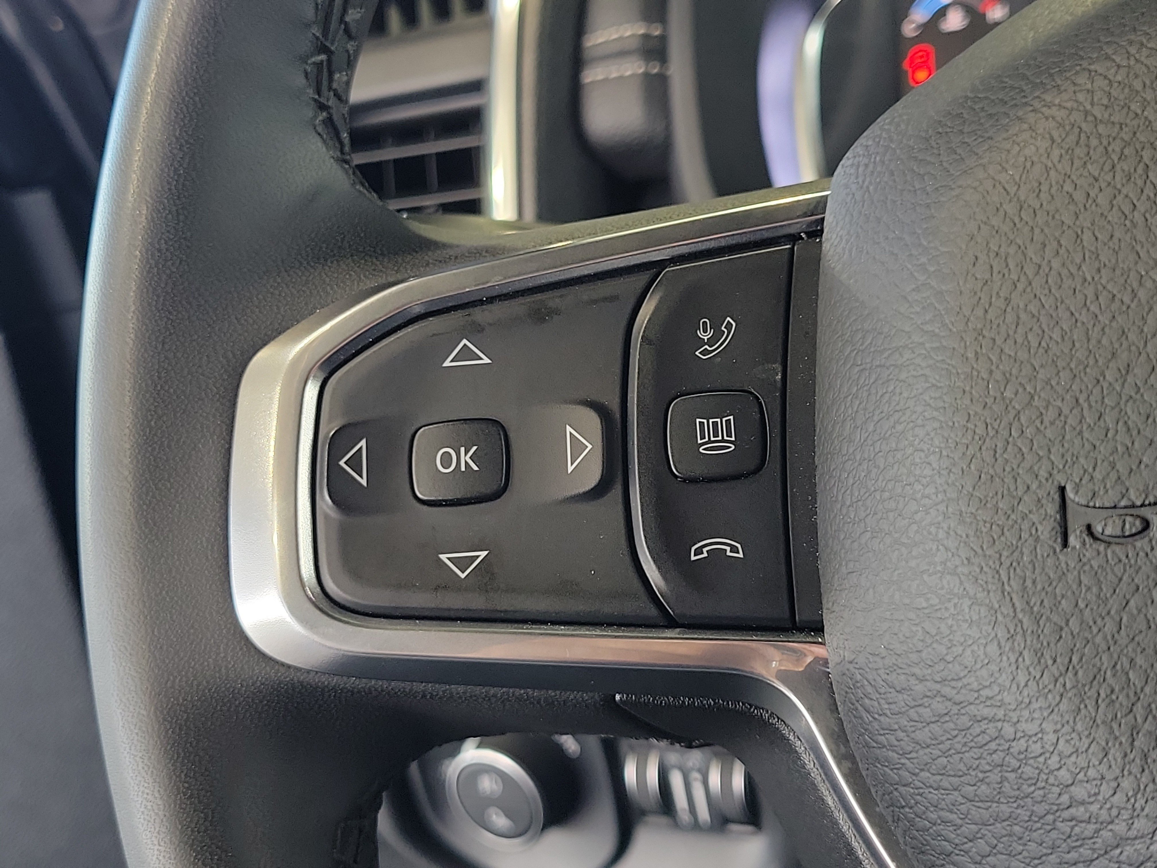 Used 2025 RAM 2500 Limited AWD/4WD image 23
