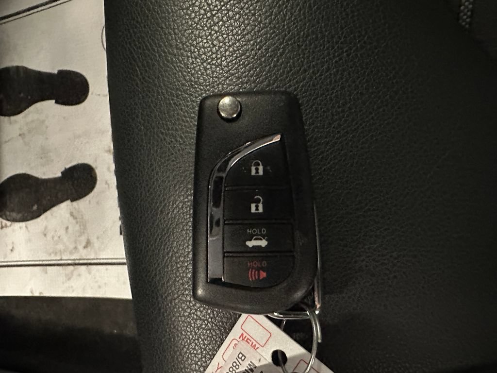 Used 2021 Toyota Camry SE FWD image 17