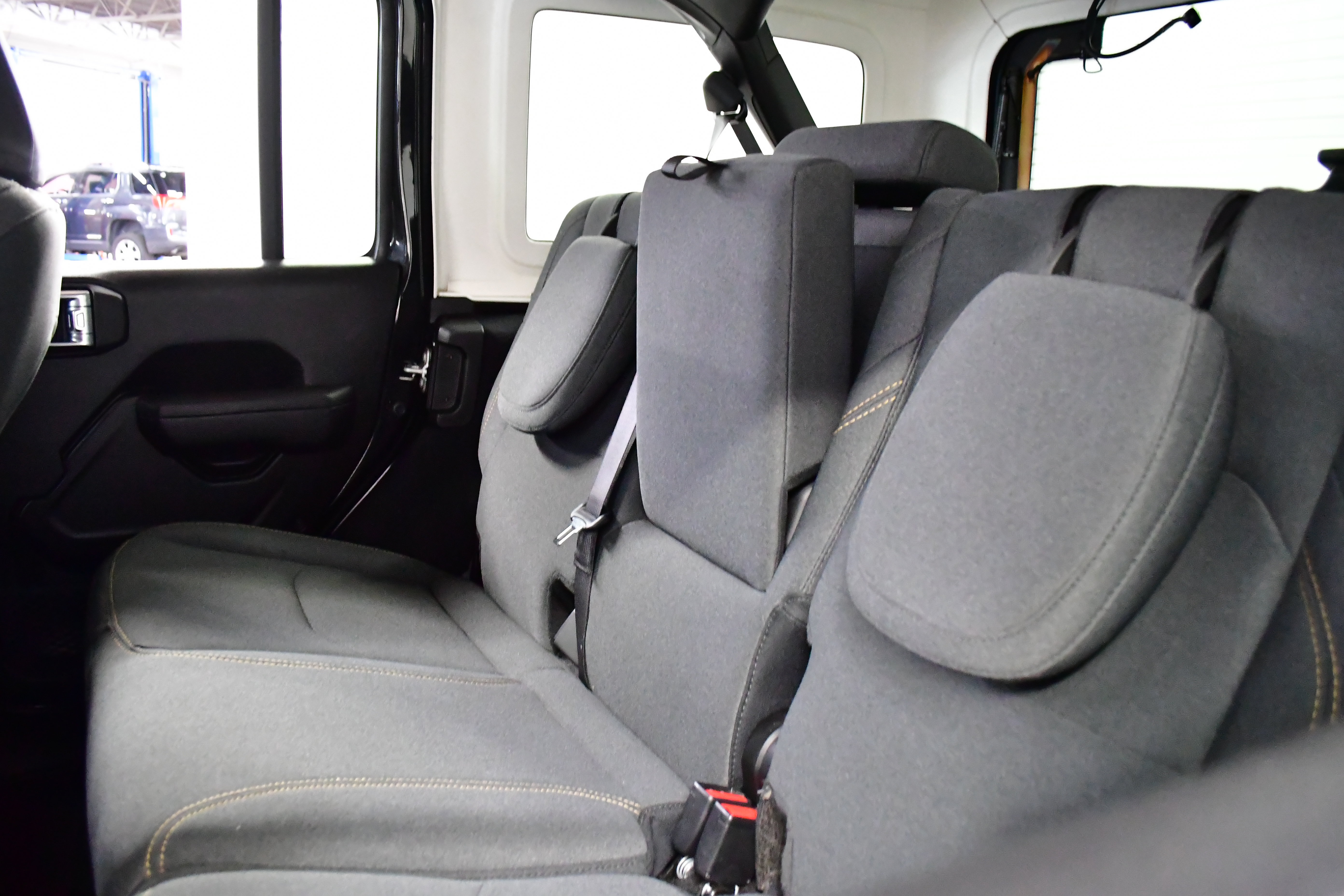 Used 2024 Jeep Wrangler Unlimited AWD/4WD image 15