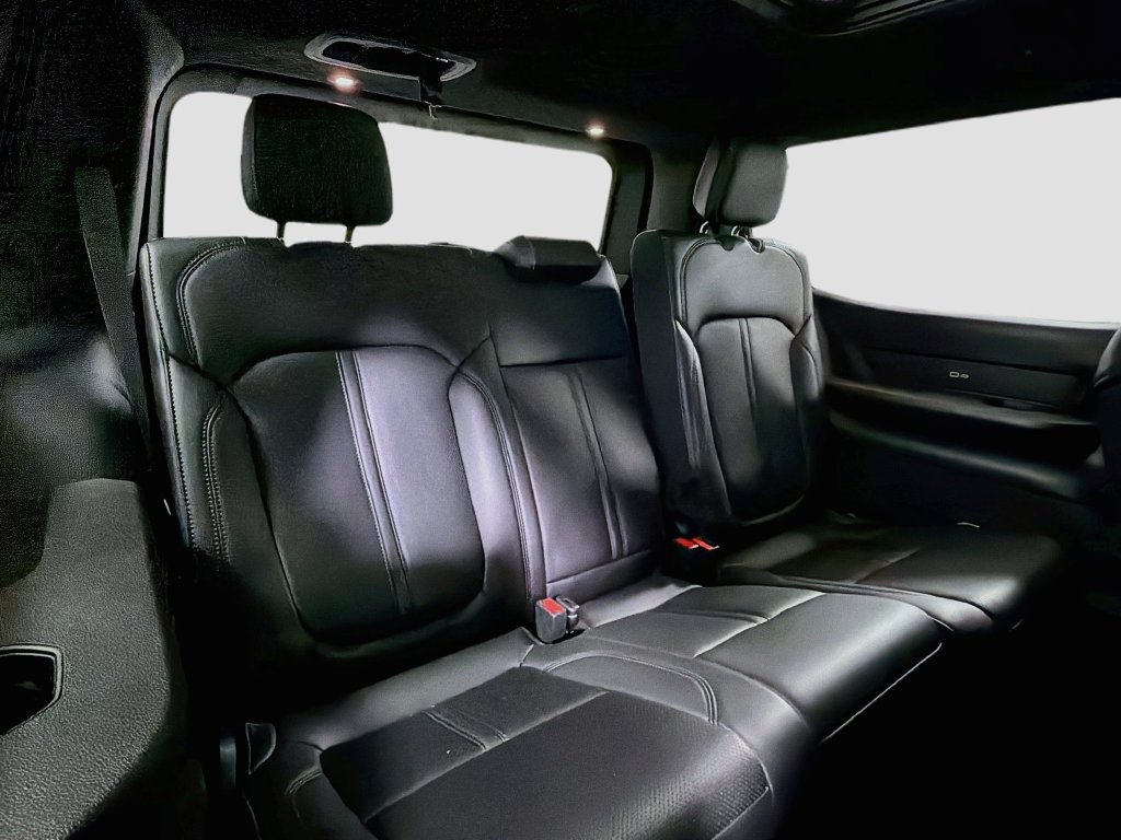 Used 2023 Jeep Wagoneer 4WD w/ Premium Group I image 30