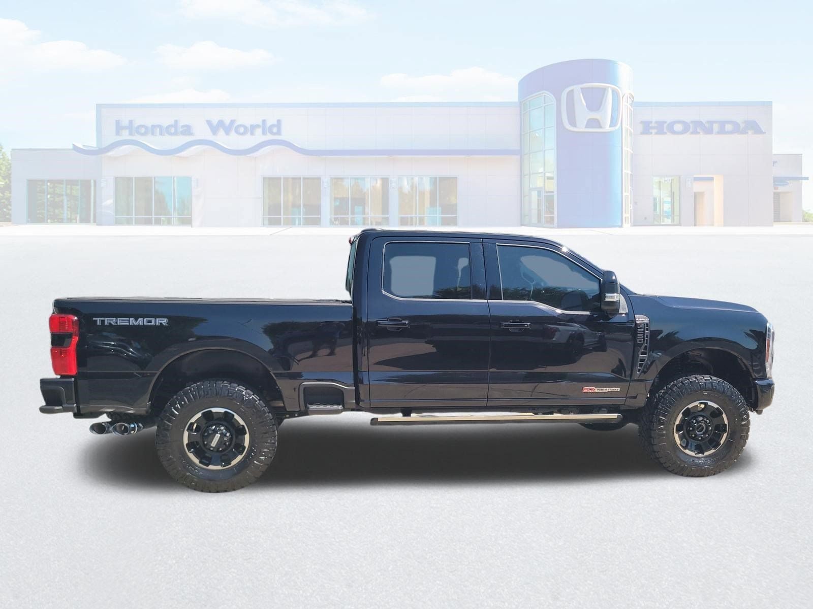 Used 2026 Ford F250 Platinum w/ Tremor Off-Road Package AWD/4WD image 2