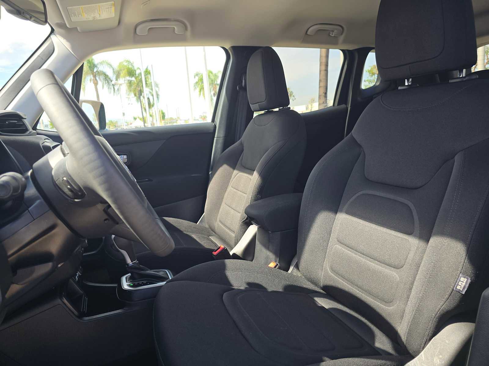 Used 2018 Jeep Renegade Latitude w/ UConnect 8.4 Nav Group image 22