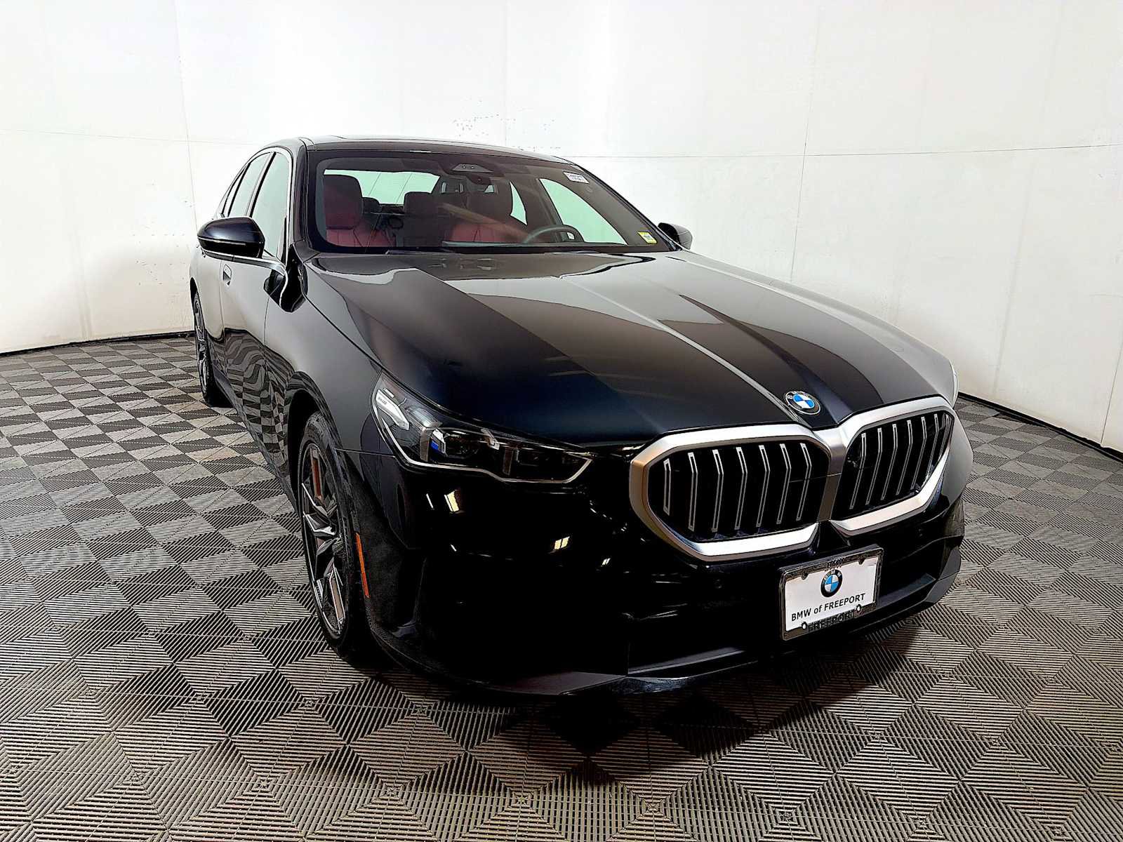 Used 2026 BMW 530i xDrive w/ Premium Package AWD/4WD image 2