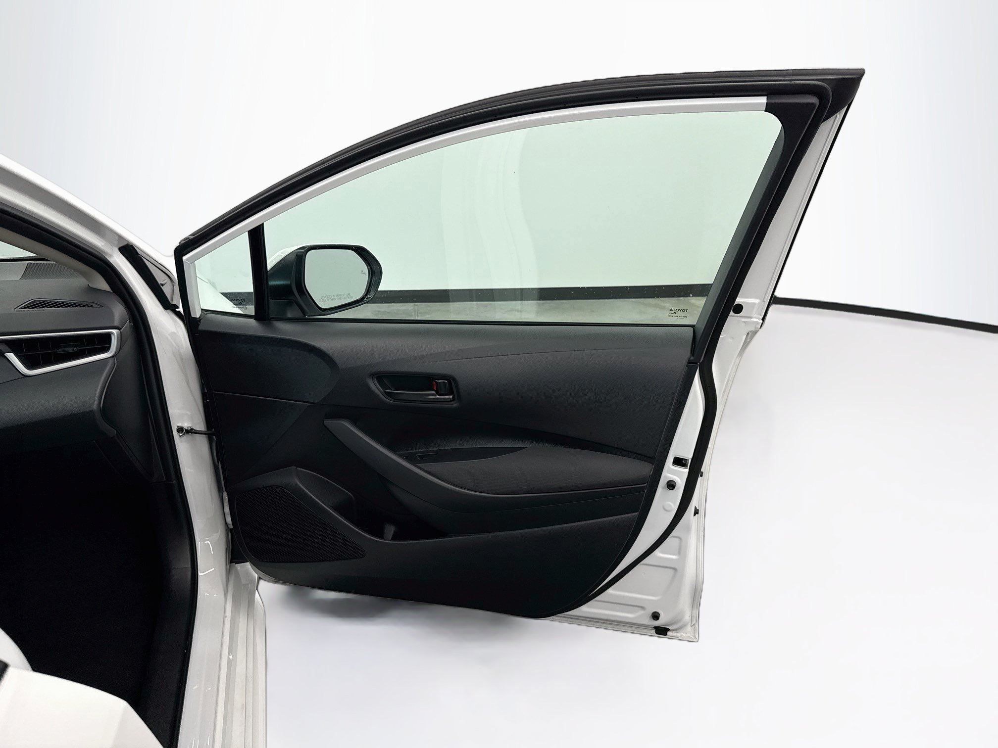 Used 2026 Toyota Corolla LE FWD image 30